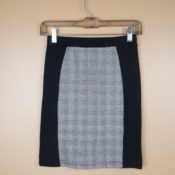 Cotton On Dresses & Skirts - $3🎉 Cotton On🌟Black & White Bodycon Skirt